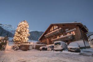 Pension Steinbock im Winter bei Nacht