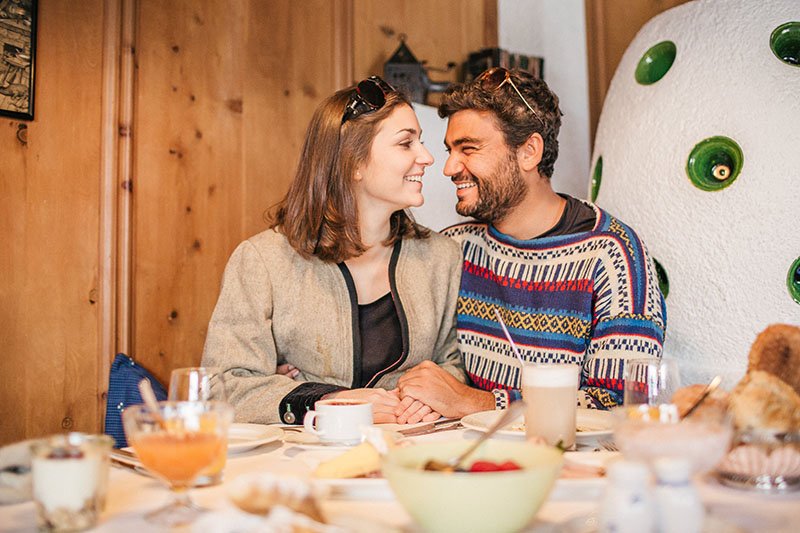 Hotel Sonnbichl St. Anton am Arlberg - Gäste beim Frühstück