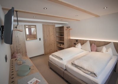 Zimmer mit Doppelbett im Hotel