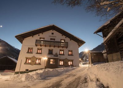 Pension Der Steinbock im Winter Aussenansicht