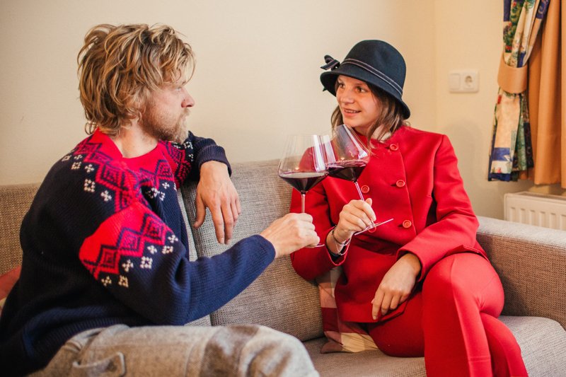 Pärchen bei einem Glas Wein