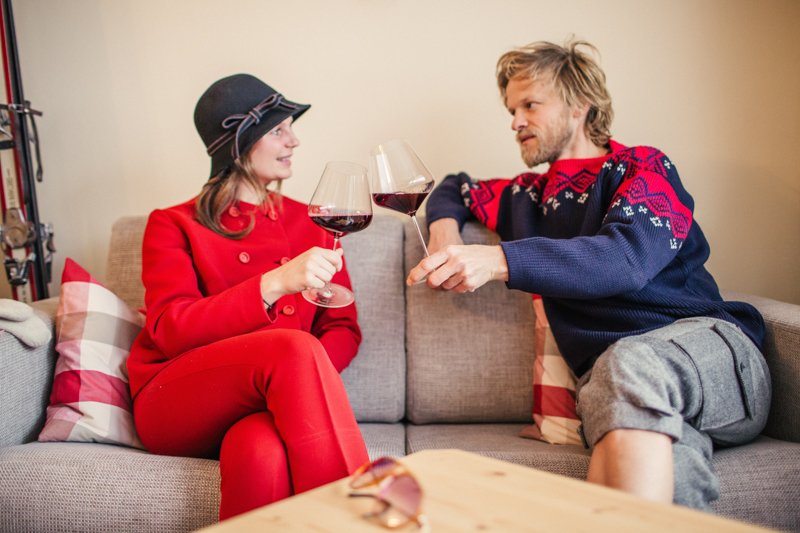 gemütliches Glas Wein im Zimmer