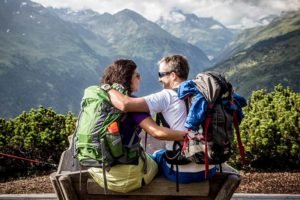 Raffle-couple-hiking