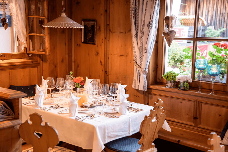 Sonnbichlstube-tisch-gedeckt