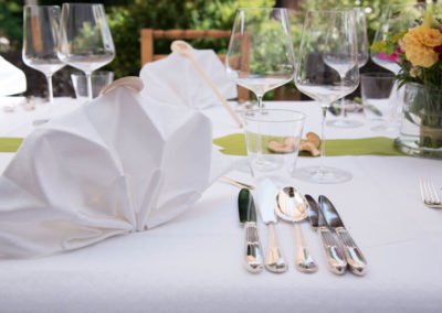 gedeckter-tisch-sonnenterasse